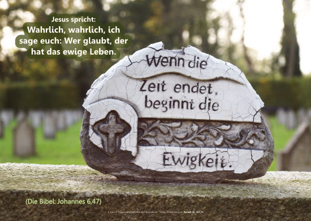 Poster A3: Verwitterte Keramik auf Grabstein