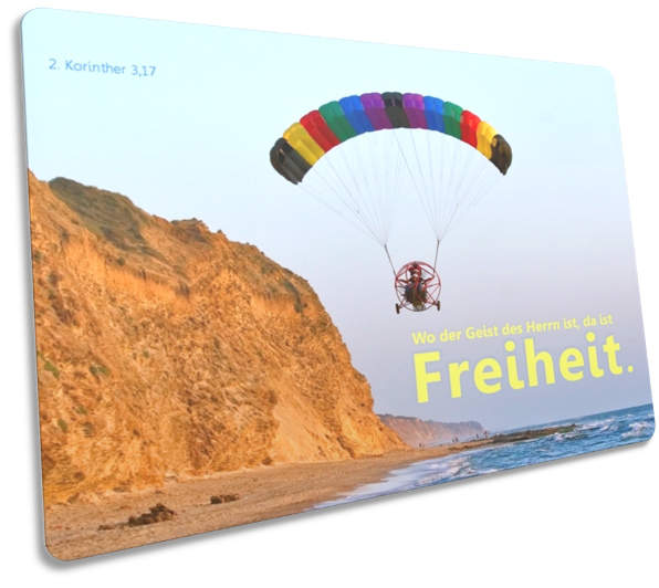 Postkarte: Motorgleitschirm vor Steilküste