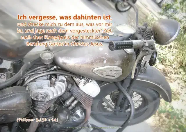 Christliches A2-Poster mit historischem Motorrad und Bibelvers Philipper 3,13b-14 über Fokus und Ausdauer im Glauben.