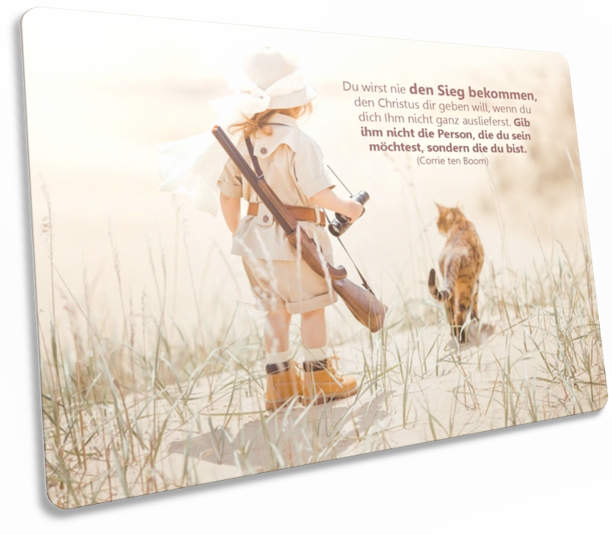 Postkarte: Mädchen im Safaridress"