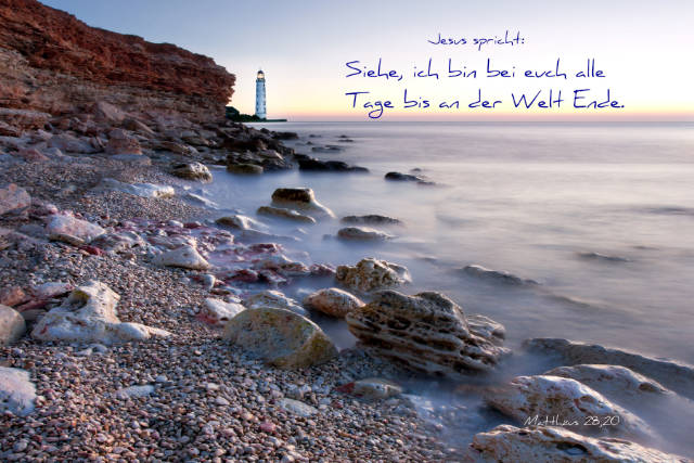 Leinwanddruck: Felsenstrand mit Leuchtturm