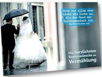 Hochzeitskarte: Brautpaar im Regen