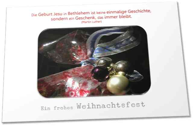 Weihnachtskarte: Geschenk mit Weihnachtsdeko