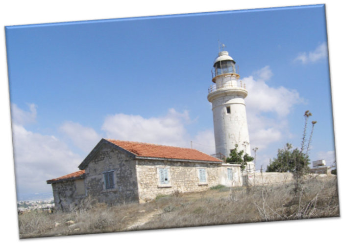 Leinwanddruck: Leuchtturm und Haus, Paphos  -