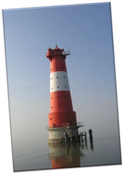 Leinwanddruck: Leuchtturm Arngast im Herbstnebel