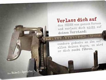 Postkarte: Blatt Papier in antiker Schreibmaschine