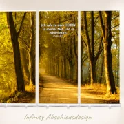 Dreiteiliges Roll-Up Display mit herbstlichem Waldweg im Gegenlicht und Bibelvers: „Ich rufe zu dem HERRN in meiner Not, und er erhört mich.“ – Psalm 120,1, Infinity Abschiedsdesign