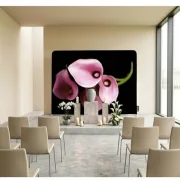 Moderne Trauerhalle hochwertig dekoriert mit Zipper-Wall 