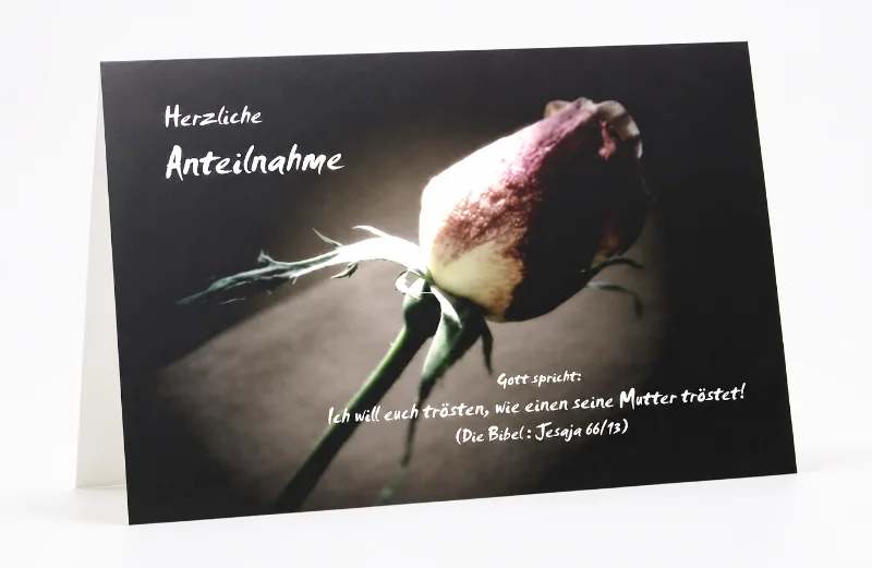 Produktfoto einer christlichen Klappkarte zur Trauer mit einer Rosenknospe und dem Bibelvers aus Jesaja 66,13: „Ich will euch trösten, wie einen seine Mutter tröstet.“