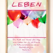 Christliches DIN-A2-Hochformat-Poster „Leben“ mit bunten Luftballons und Psalm 16,11 in einem hochwertigen Rahmen aus hellem Eichenholz.