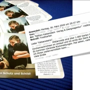 Mädchen mit Atemmasken-Teddy – Corona – Trost & Ermutigungskarte