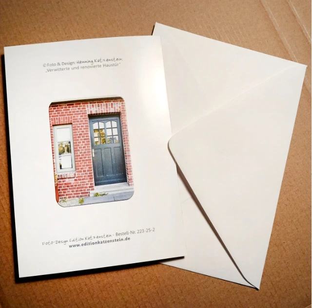 Faltkarte Jahreslosung 2026  „Verwitterte und renovierte Haustür“