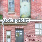 Kühlschrankmagnet zur Jahreslosung 2026 mit dem Motiv einer verwitterten und neu gestrichenen Haustür – Sinnbild für Erneuerung nach Offenbarung 21,5: „Gott spricht: Siehe, ich mache alles neu!“
