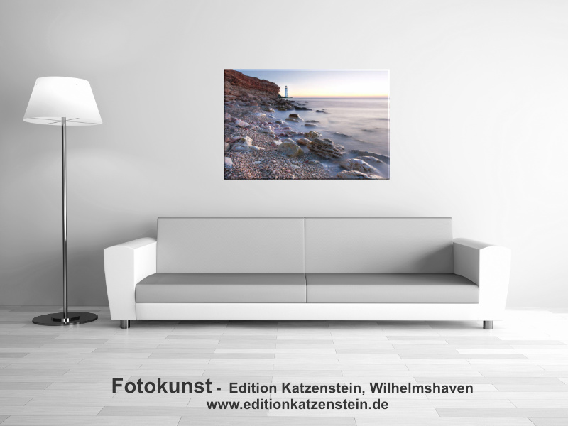 Leinwanddruck: Felsenstrand mit Leuchtturm