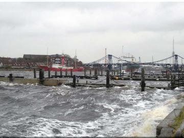 Leinwanddruck: Großer Hafen im Sturm, Wilhelmshaven