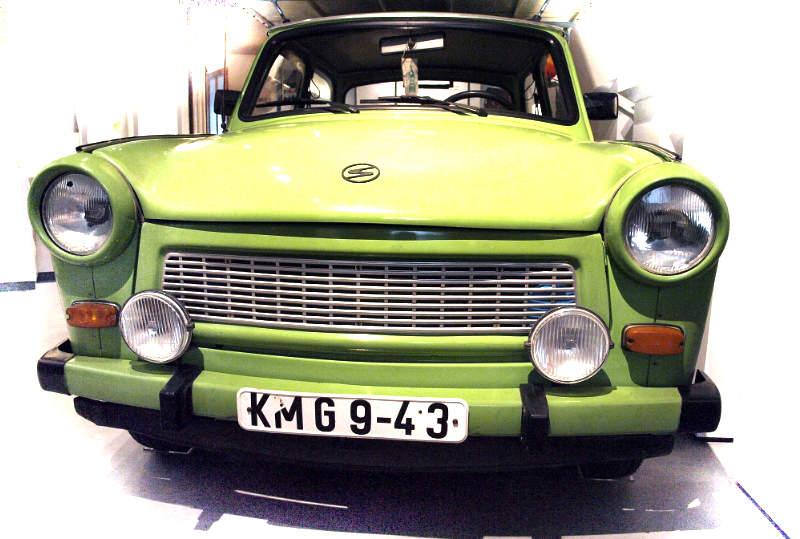 Leinwanddruck: Trabi in grün - Oldtimer