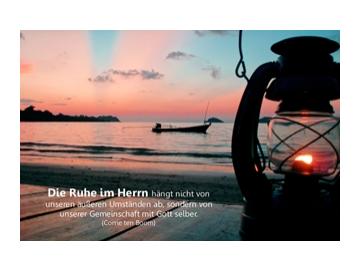 Leinwanddruck: Petroleumlaterne am Meeresufer
