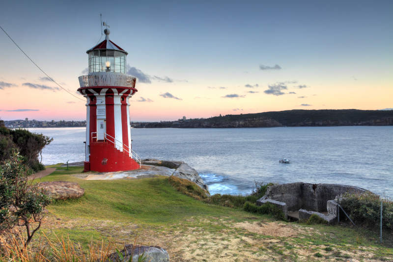 Leinwanddruck: Rot-weißer Leuchtturm