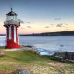 Leinwanddruck: Rot-weißer Leuchtturm
