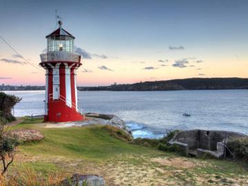 Leinwanddruck: Rot-weißer Leuchtturm