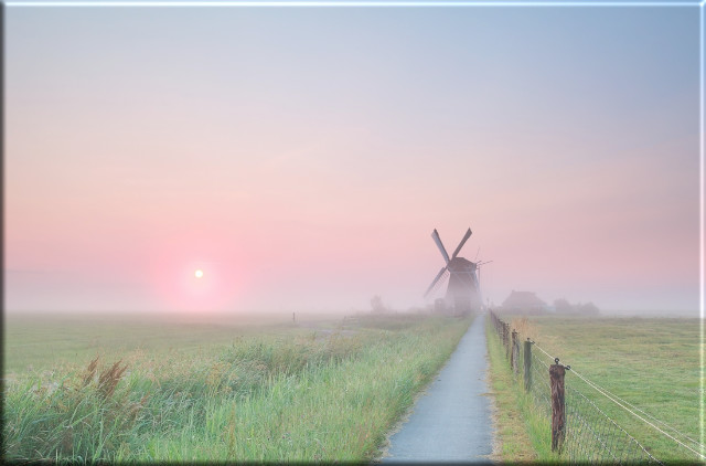 Leinwanddruck: Windmühle in Morgenstimmung