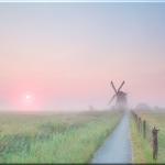 Leinwanddruck: Windmühle in Morgenstimmung