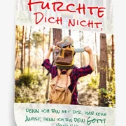 Poster zur Jahreslosung 2027 (Jesaja 41,10) im Format DIN A2. Motiv: Vater trägt Sohn auf Schultern im Wald. Jetzt bei Edition Katzenstein bestellen!