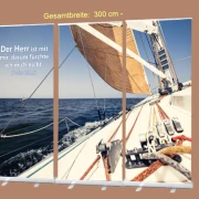 Dreiteiliges christliches Roll-Up-Display mit Segelboot auf offenem Meer und Bibelvers Psalm 118,6: „Der Herr ist mit mir, darum fürchte ich mich nicht.“