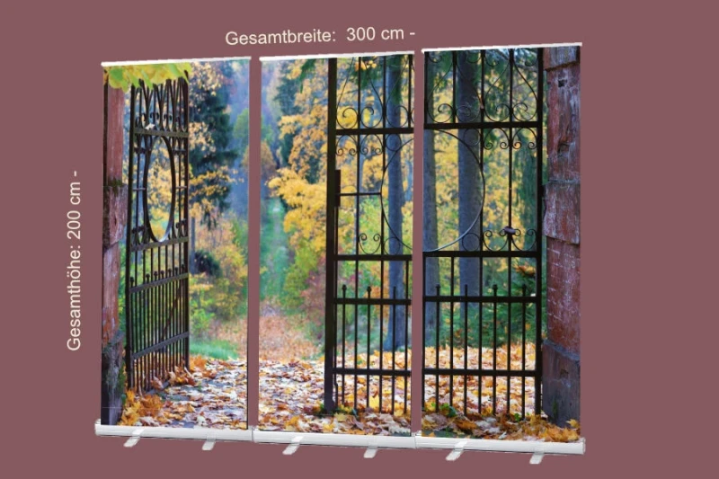 Roll-Up 3er-Set -mit geöffnetem Tor und Herbstlandschaft: Bibelvers aus Johannes 16,33 – „In der Welt habt ihr Angst; aber seid getrost…“ – Ermutigendes Motiv für Abschied, Trost und Hoffnung – 300 x 200 cm
