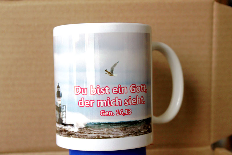 Tasse Jahreslosung 2023: Leuchttürme in stürmischer Brandung