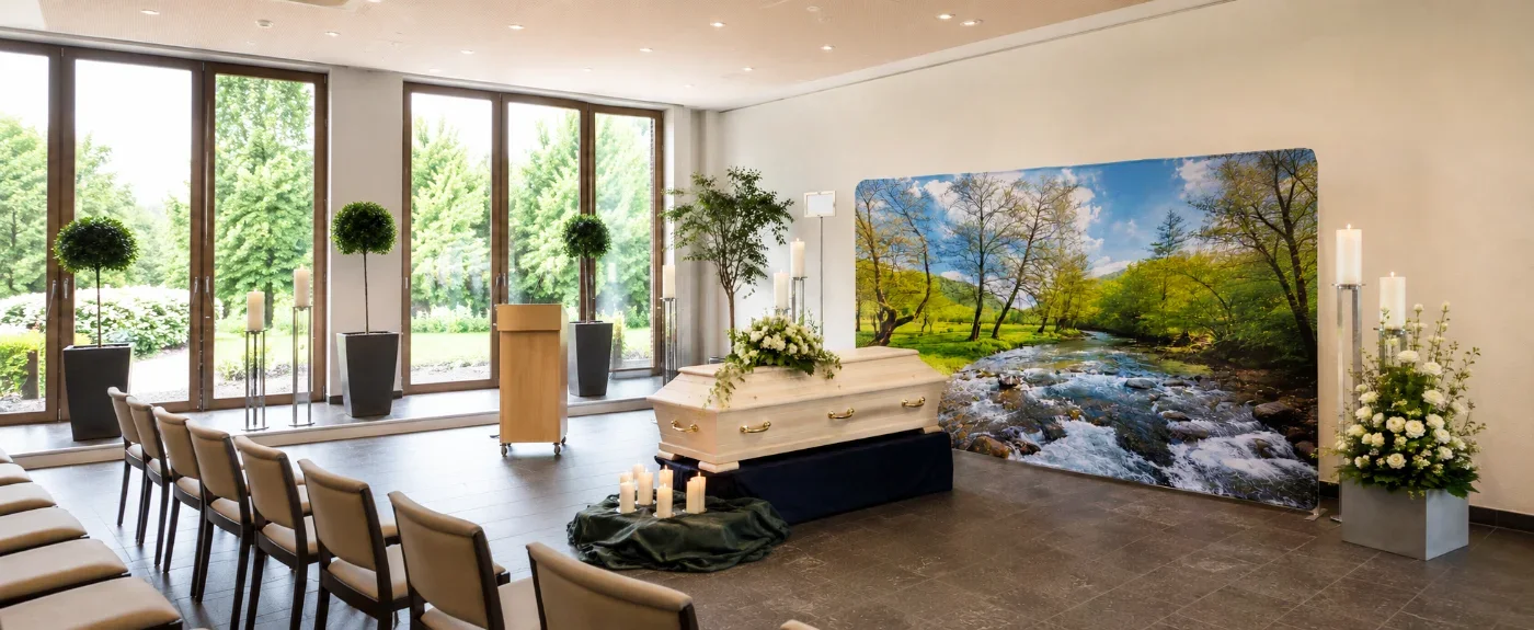 Friedhofshalle mit Dekoration mit Zipper Display -Bestatterbedarf - Infinity Abschiedsdesig